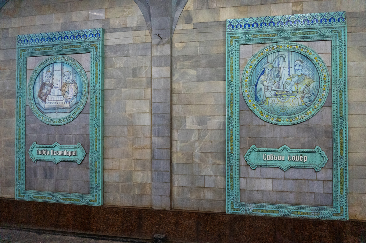 Tashkent Metro, Traditional scenes at Alisver Navoiy Metro