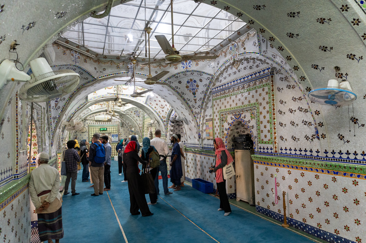 Dhaka, Star Mosque, with ornate tiles
