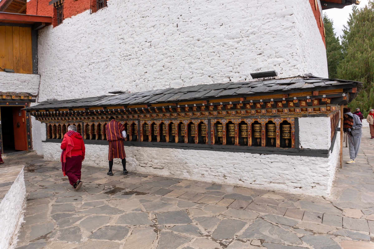 Thimphu, Changangkha Lhakhang: Prayer Wheels