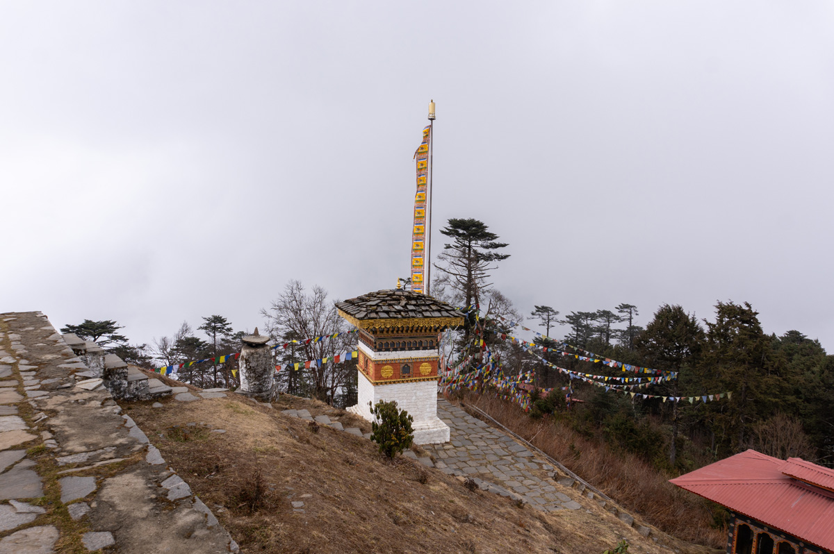 Lungchutse Goemba Hike