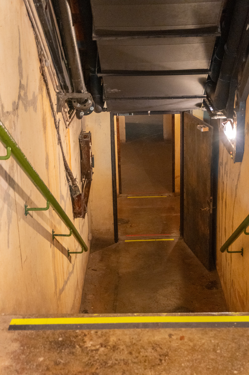 Singapore - the Battlebox, Down into the bunker
