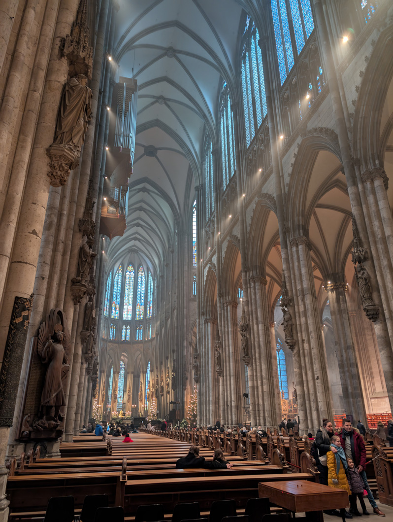 Cologne Cathedral, Misty interior on Christmas Day