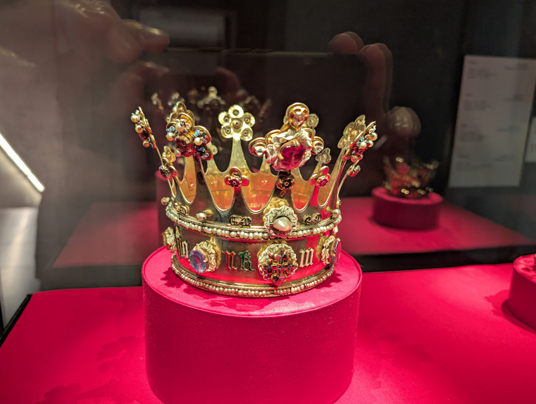 Aachen Cathedral Treasury, Crown of Margaret of York (England, 1461) Margaret married Charles the Bold of Burgundy