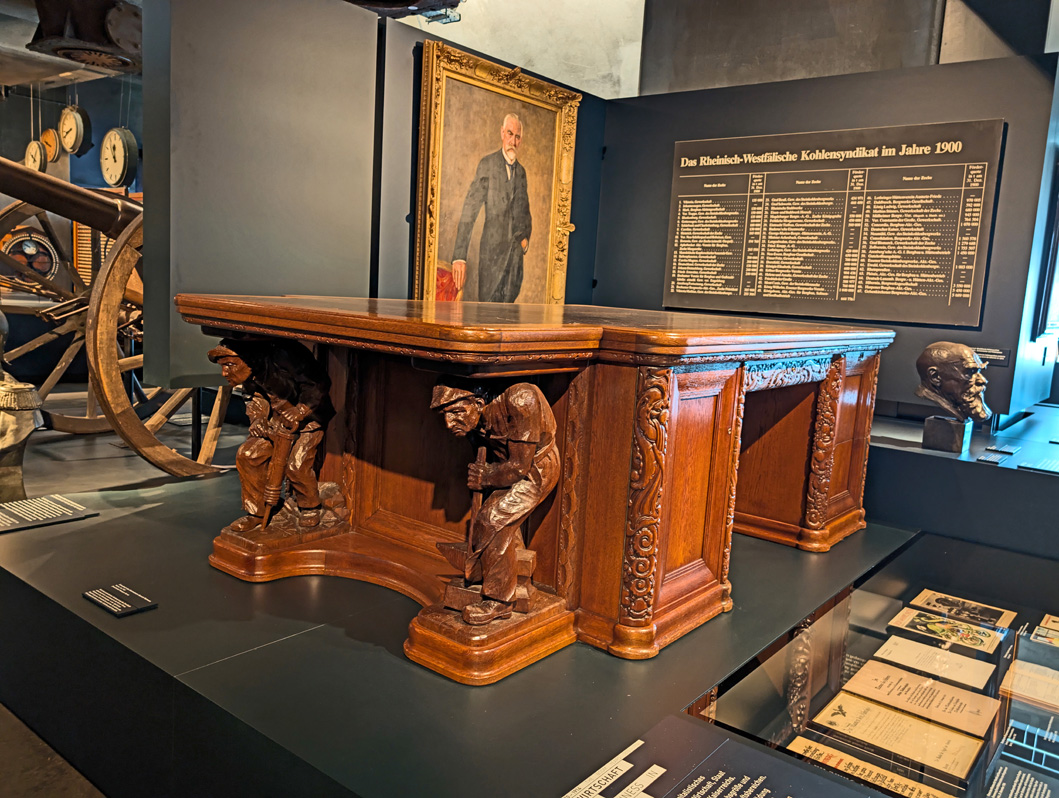 Zollverein Coal Mine, Desk of the coal magnate Heinrich Flottmann Supported by the laboring masses!