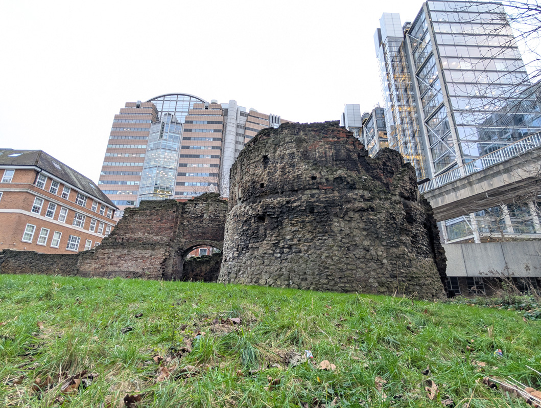 London: Roman Londinium, "Roman Fort Gate" Wallside