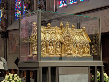 Marienschrein, Shrine of St Mary, Aachen Cathedral, Cologne++, December 2024