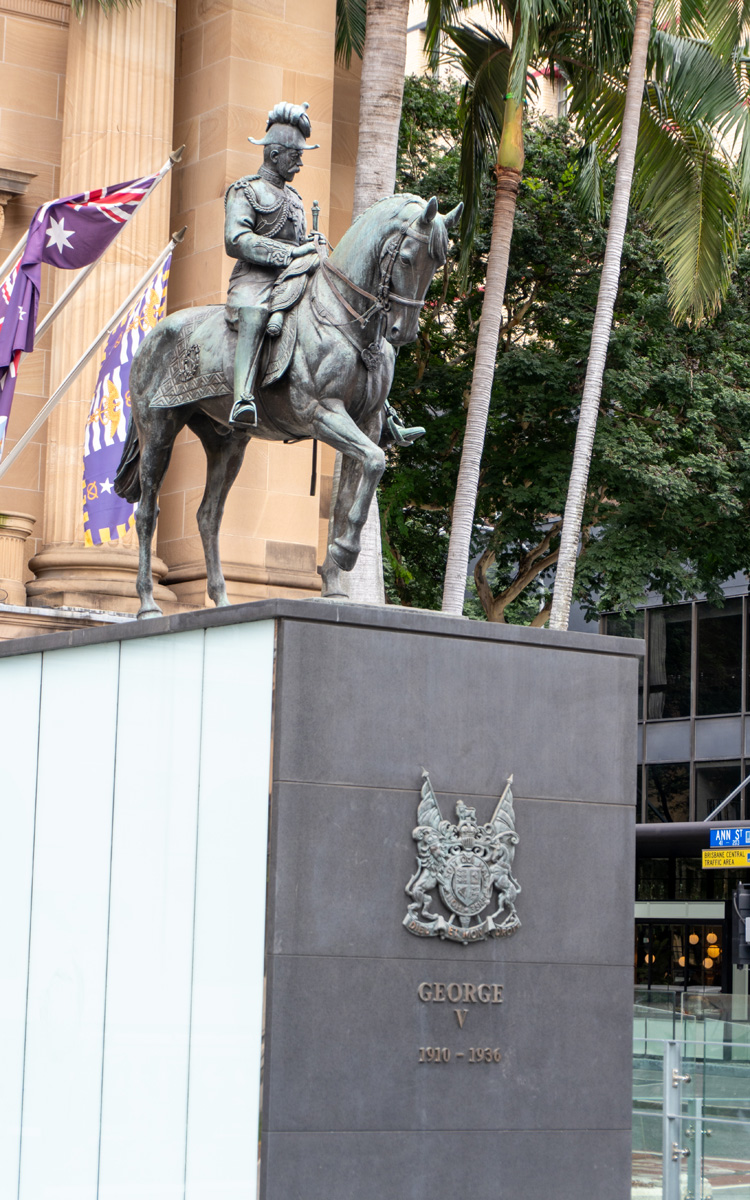 King George Square, George V statue