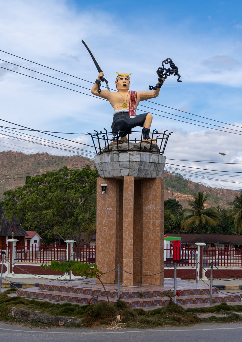 Maubisse Tour, Cryptic road-junction monument Perhaps a monument to independence??