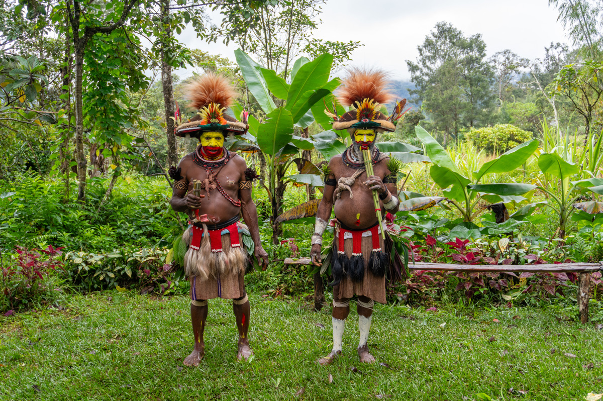 Ambua Day One: Huli Wigmen, Spirity Dance, Wigmen School, Huli Wigmen