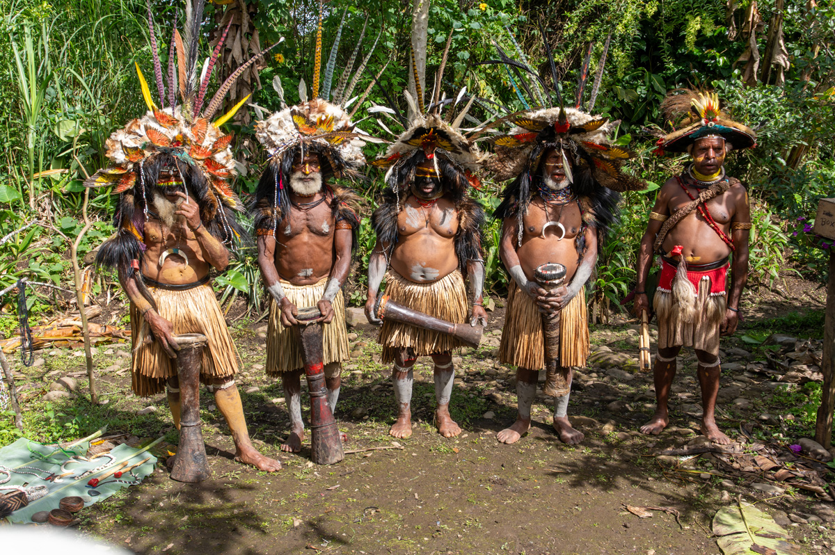 Ambua Day One: Huli Wigmen, Spirity Dance, Wigmen School, Spirit Dance team
