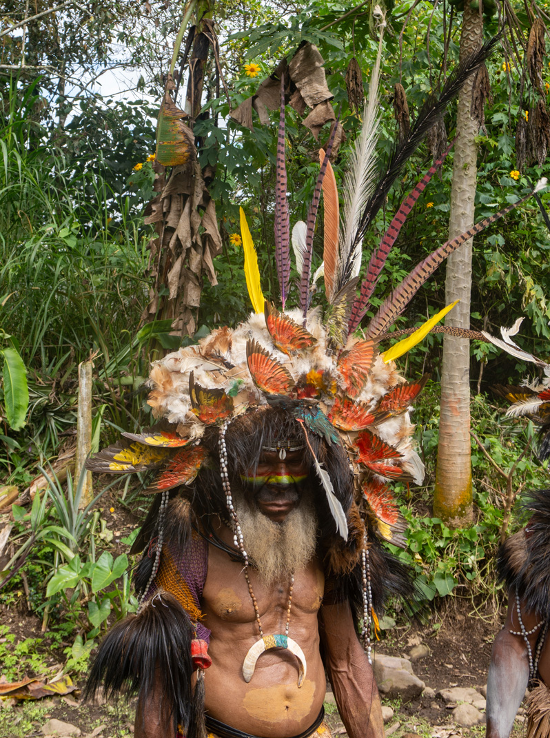 Ambua Day One: Huli Wigmen, Spirity Dance, Wigmen School, Elaborate Headdress