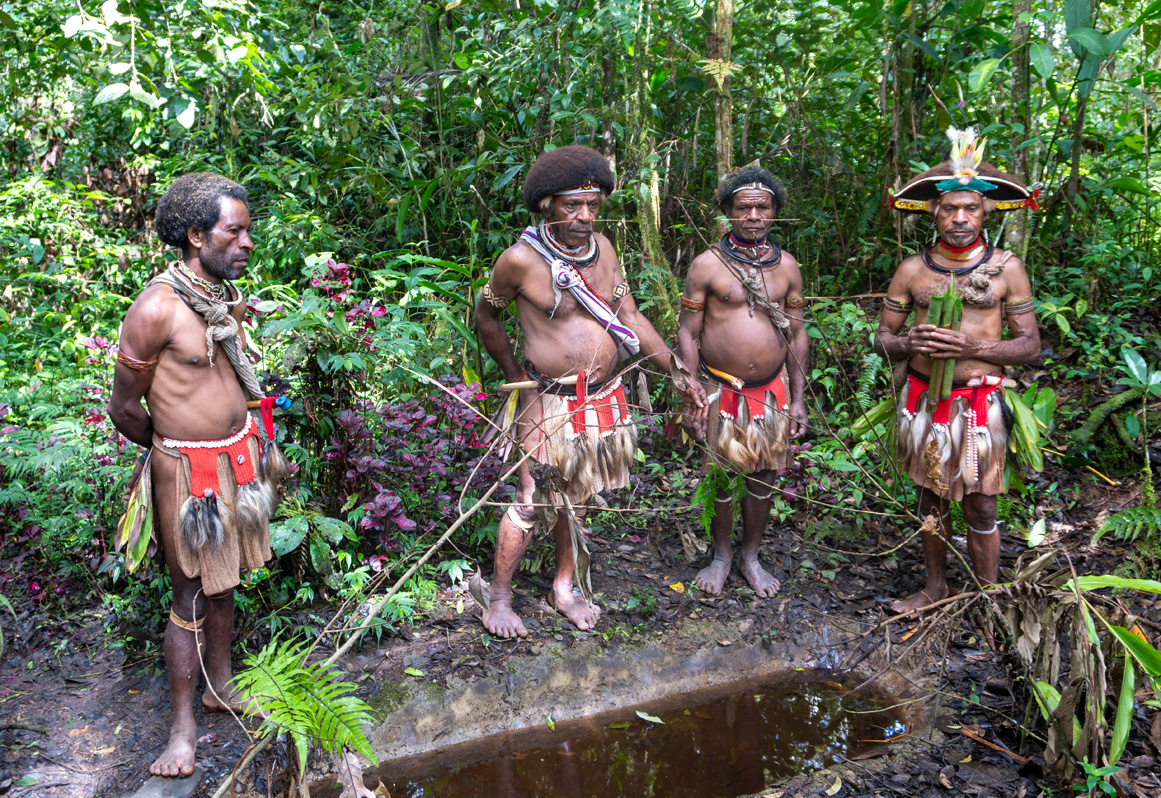 Ambua Day One: Huli Wigmen, Spirity Dance, Wigmen School, Student Wigmen plus Teacher