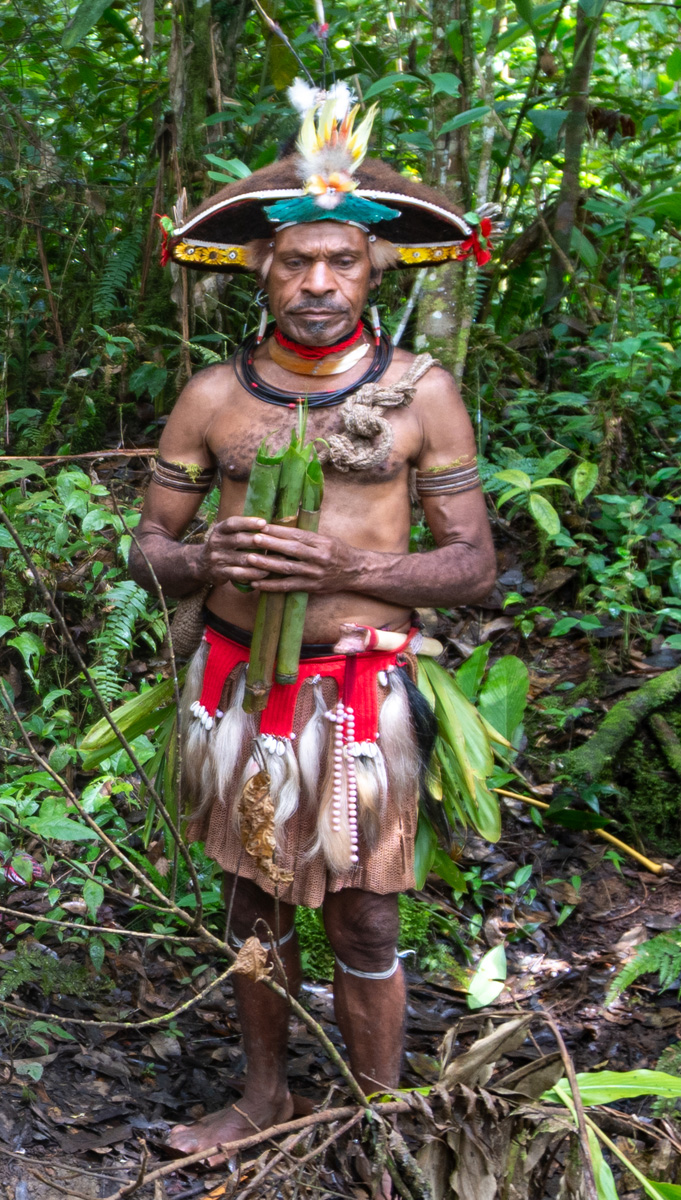 Ambua Day One: Huli Wigmen, Spirity Dance, Wigmen School, The Wigman Teacher Who seemed to take a rather cynical view of the whole event