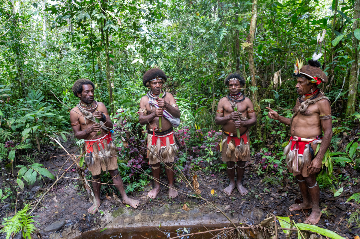 Ambua Day One: Huli Wigmen, Spirity Dance, Wigmen School, Ceremony to encourage hair growth