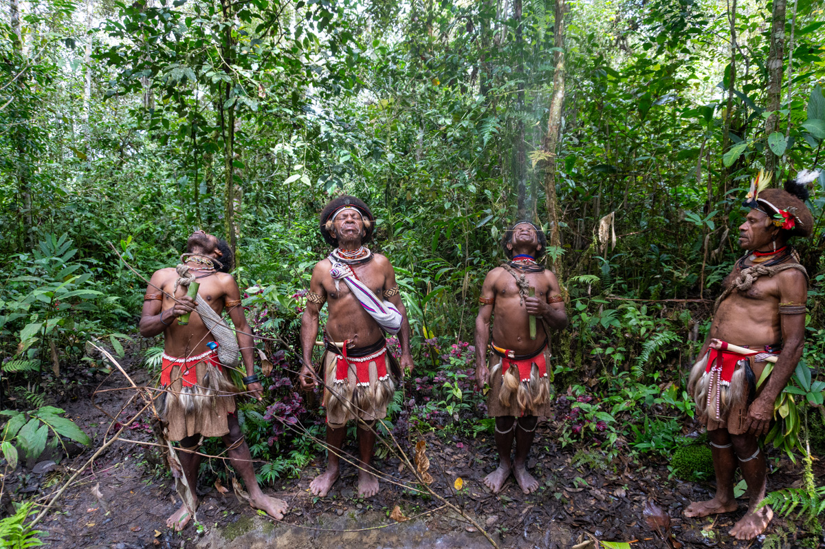 Ambua Day One: Huli Wigmen, Spirity Dance, Wigmen School, Ceremony to encourage hair growth