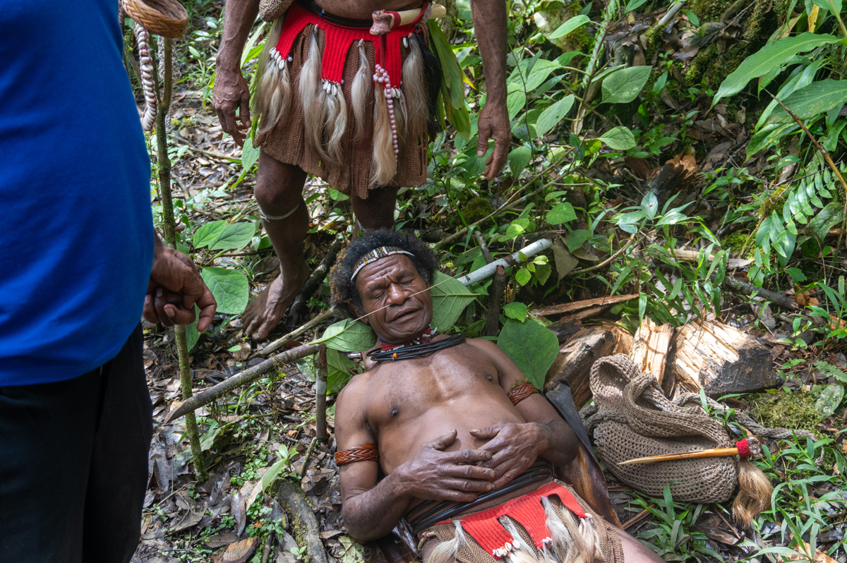 Ambua Day One: Huli Wigmen, Spirity Dance, Wigmen School, How to sleep while growing out your hair