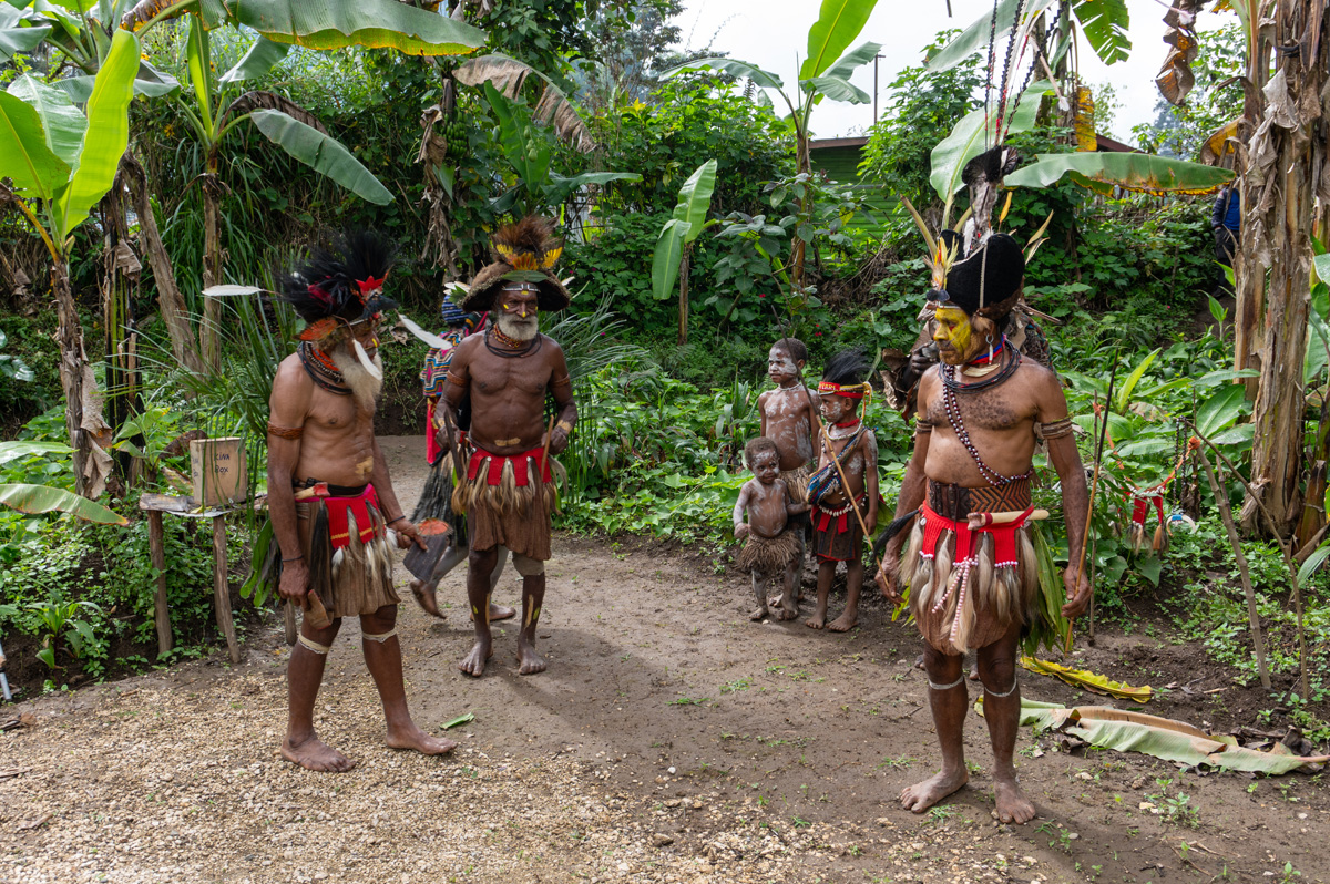 Ambua Day Two: Sun Dance, Huli Widows, Traditional Farming, Sun Dance preparations