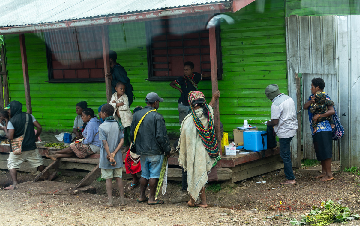 Ambua Day Two: Sun Dance, Huli Widows, Traditional Farming, Roadside Vaccinations