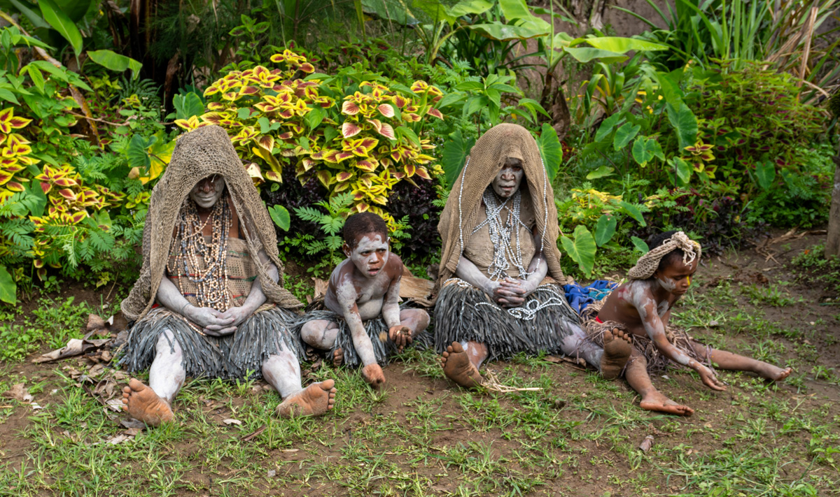 Ambua Day Two: Sun Dance, Huli Widows, Traditional Farming, Activity#2: Ladies dressed as Widows