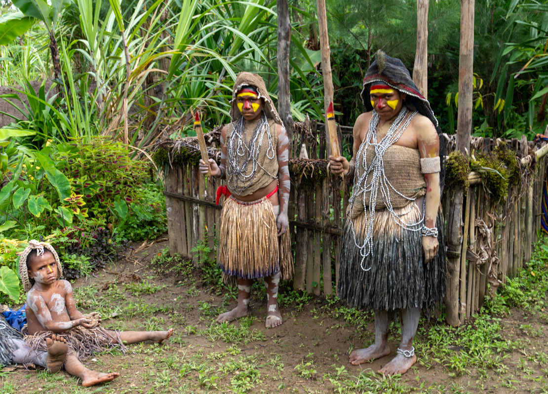 Ambua Day Two: Sun Dance, Huli Widows, Traditional Farming, Ladies acting role of "Windows