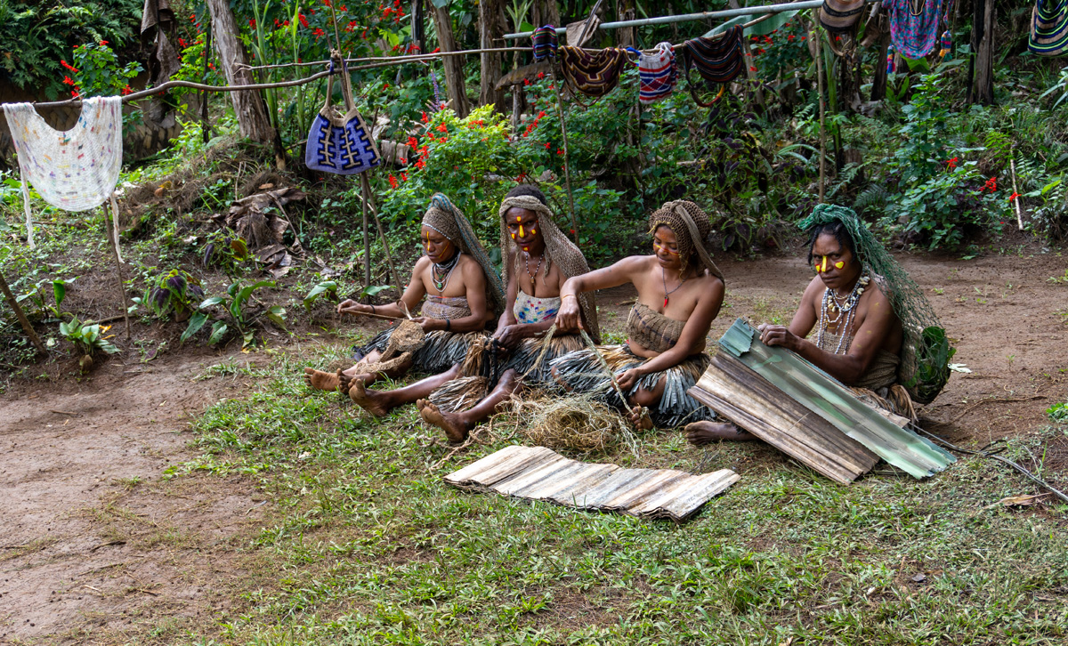 Ambua Day Two: Sun Dance, Huli Widows, Traditional Farming, Ladies demonstrate local crafts