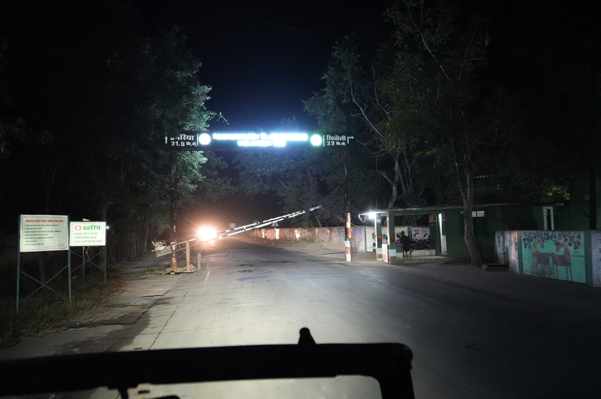 Around Bandhavgarh National Park, Into the Park before dawn