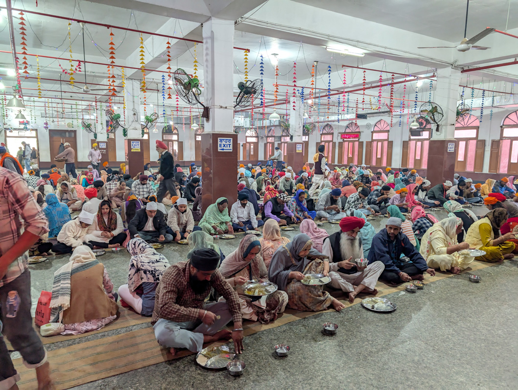 Amritsar, Part of the vast free meal service