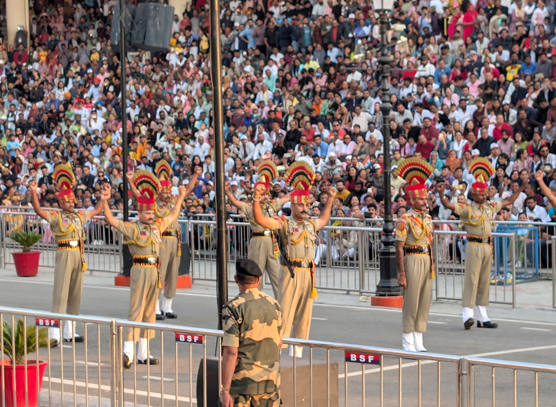 Wagah Border Ceremony, Some preliminary muscle-flexing
