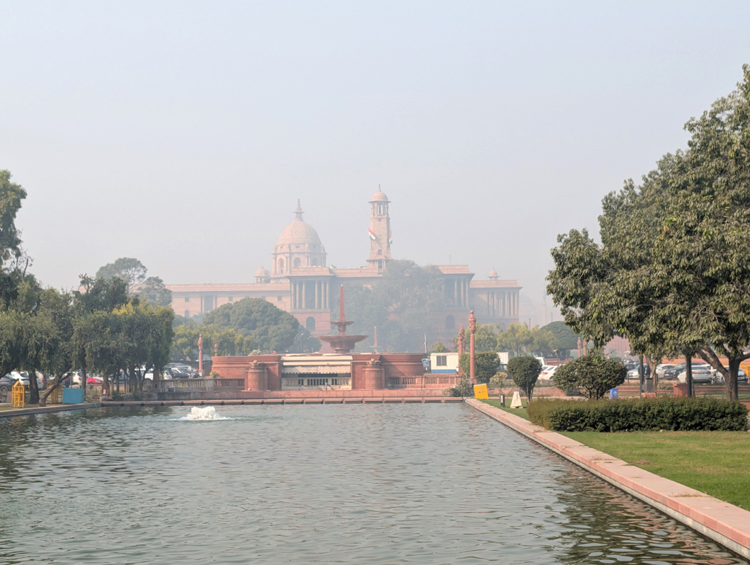 Delhi, Smoggy view to Rashtrapati Bhavan