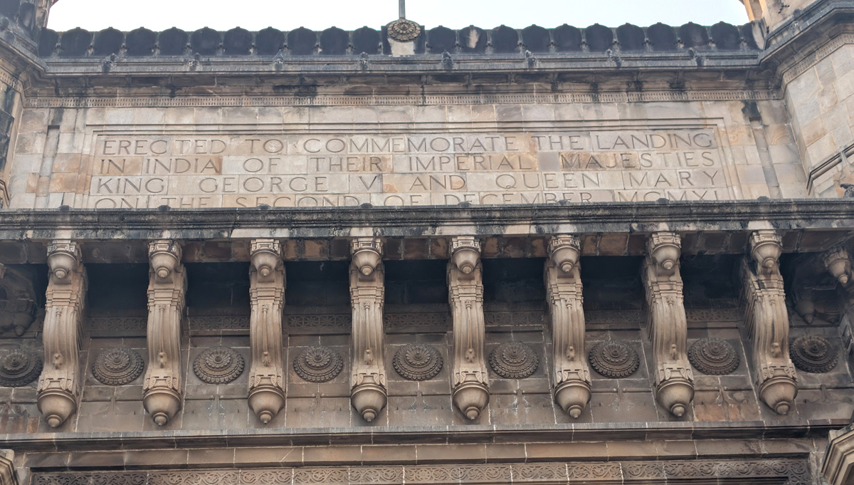 Mumbai, Gateway of India: Inscription