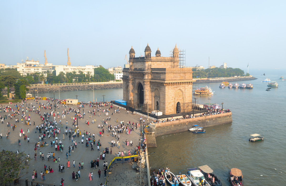 Mumbai, Gateway of India, from the Taj