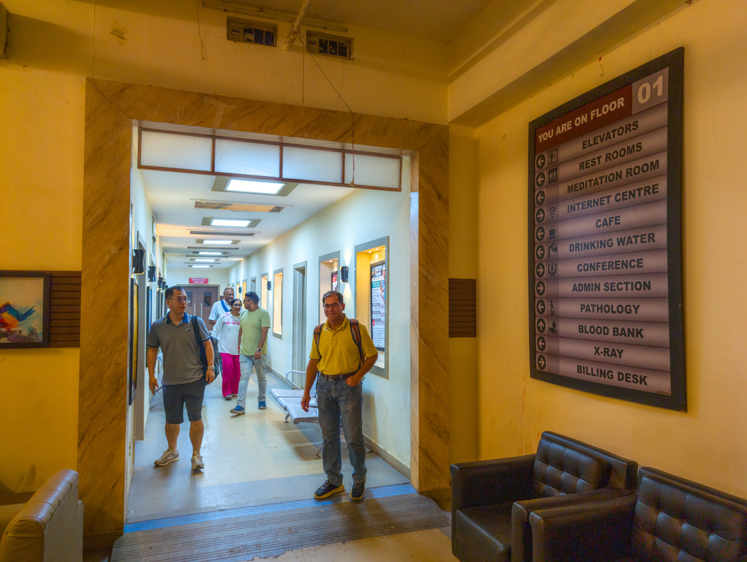 Mumbai Bollywood Tour, Please do not bring an emergency to <i>this</i> hospital