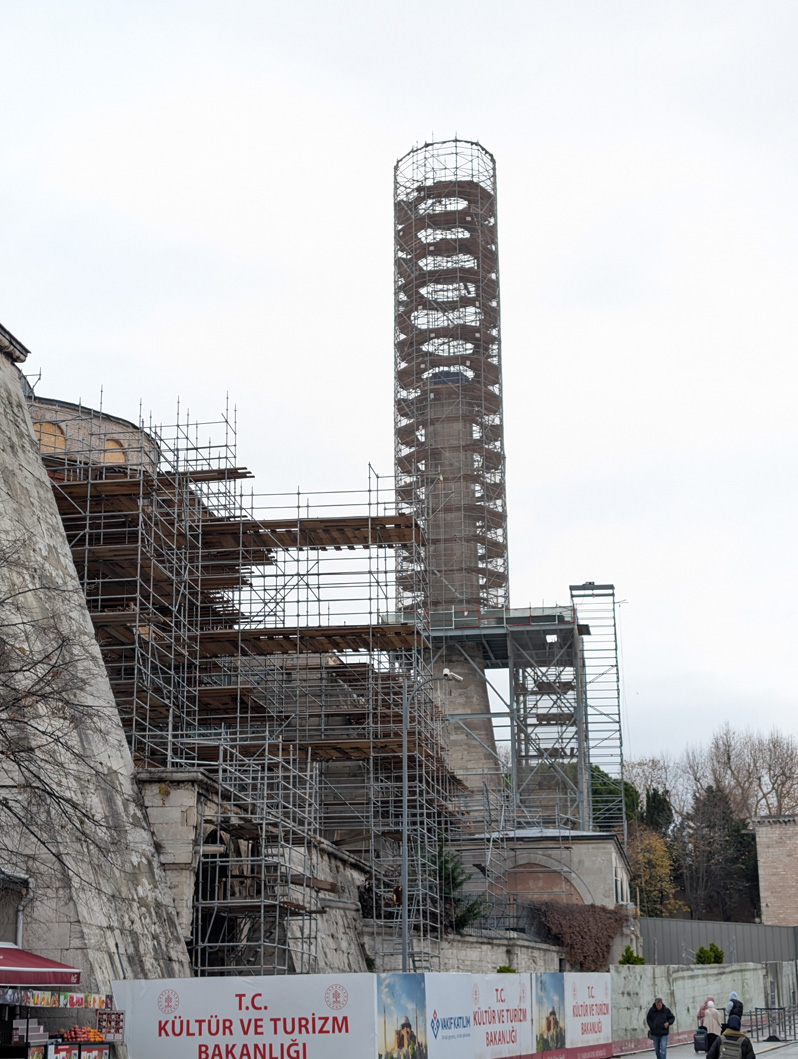 Hagia Sophia, Haga Sophis minaret under repair