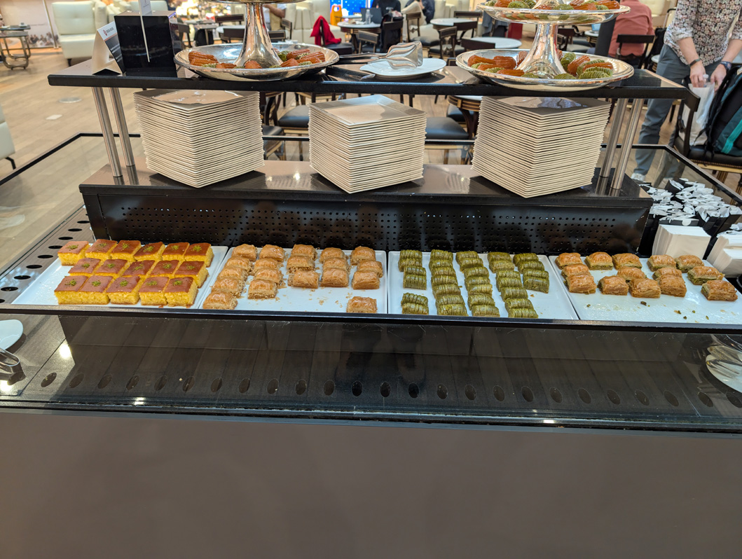 Istanbul Airport, Turkish Airlines: All-you-can-eat baklava