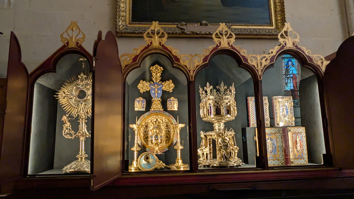 Paris, Notre Dame Treasury: 19th c shinies