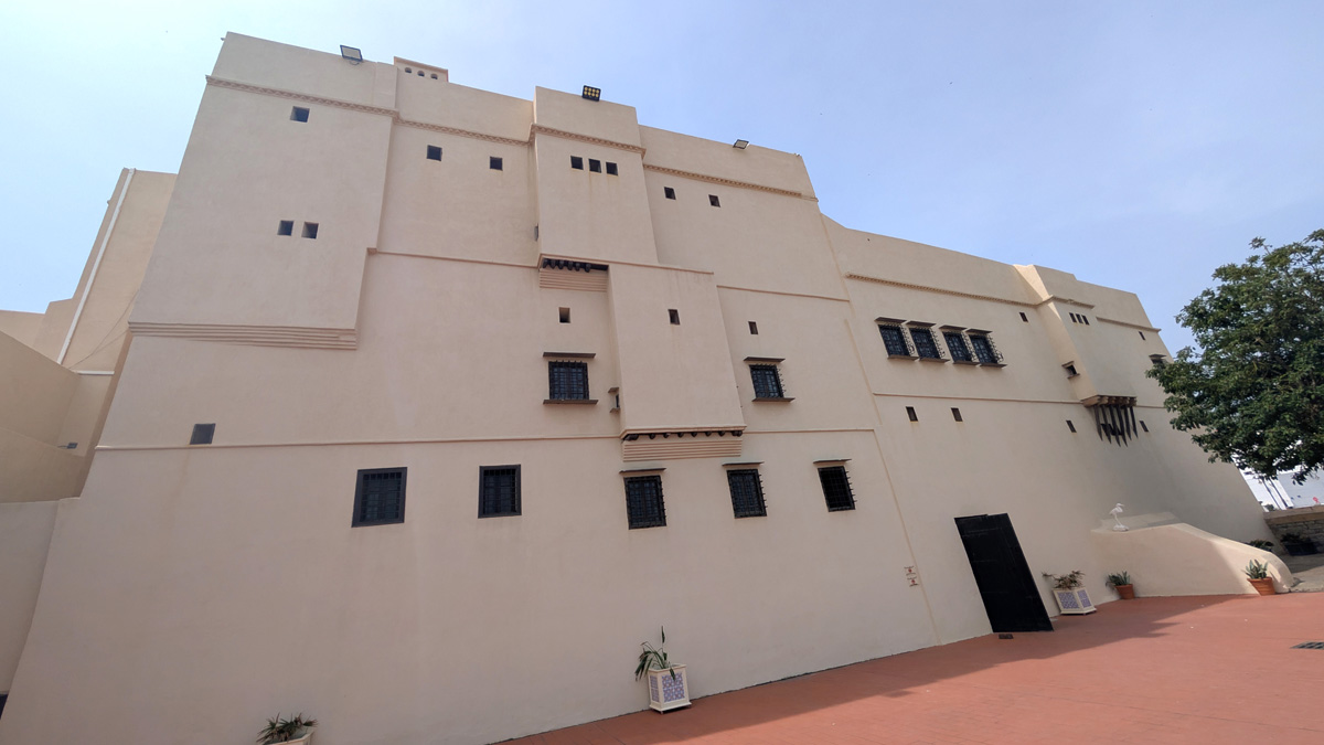 Algiers: Rais Museum, Not a welcoming exterior