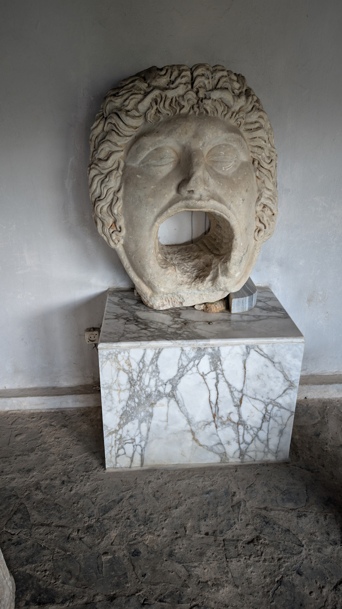 Hippo Regius Site Musuem, Medusa water-pipe mouth