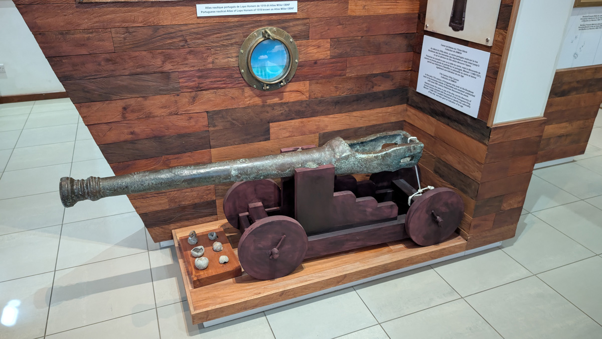 Seychelles: Victoria, National Museum: 17th c ship cannon