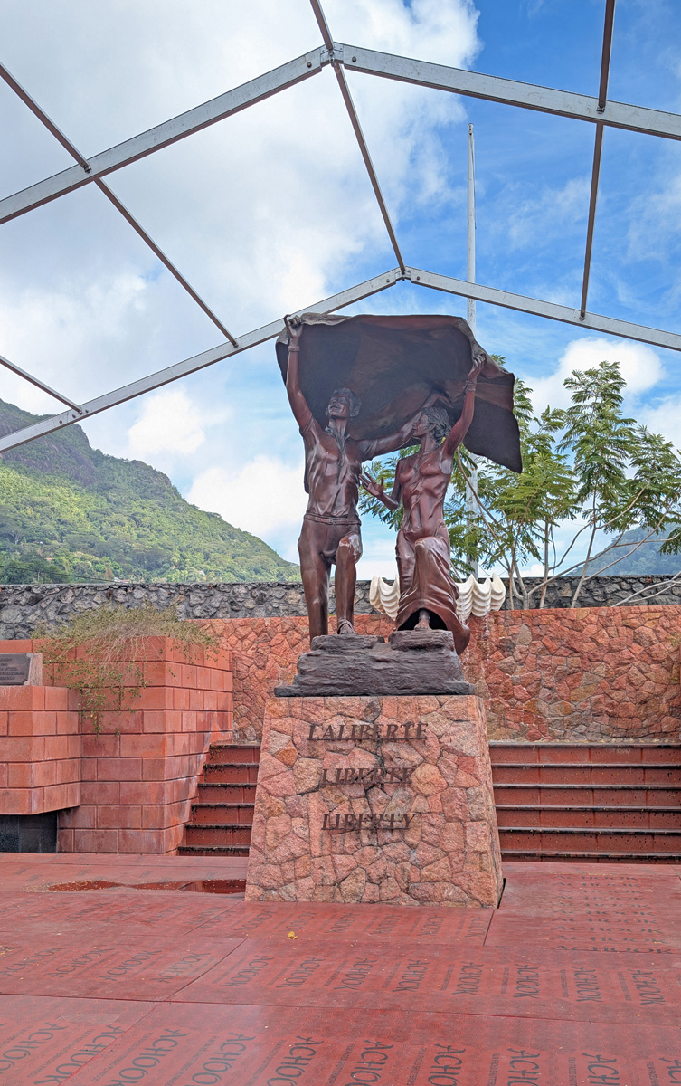 Seychelles: Victoria, Liberty Monument