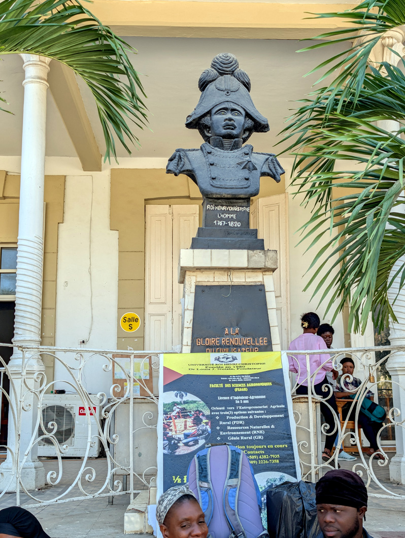 Cap-Haitien, Another bust of Roi Henri Christophe