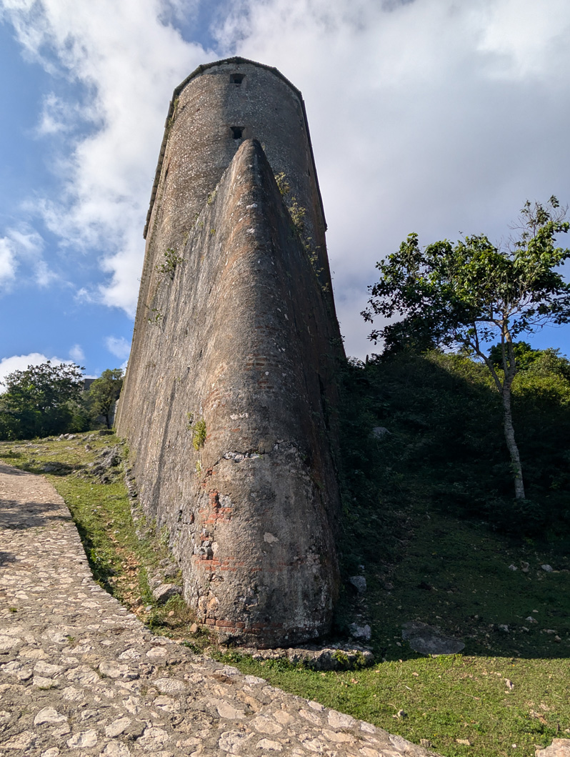 Citadelle Laferriere, The projecting "Prow" of the walls
