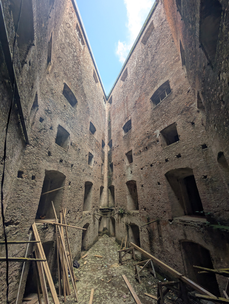 Citadelle Laferriere, Interior of the "Prow"