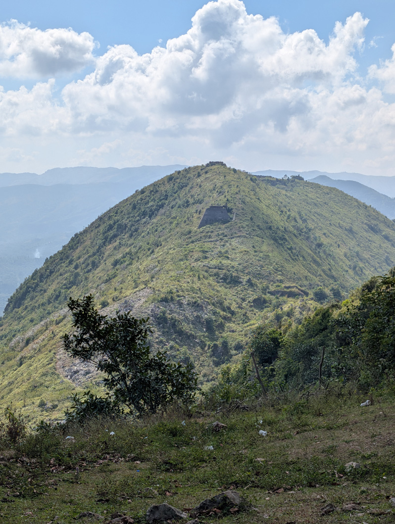 Citadelle Laferriere, Supporting forts