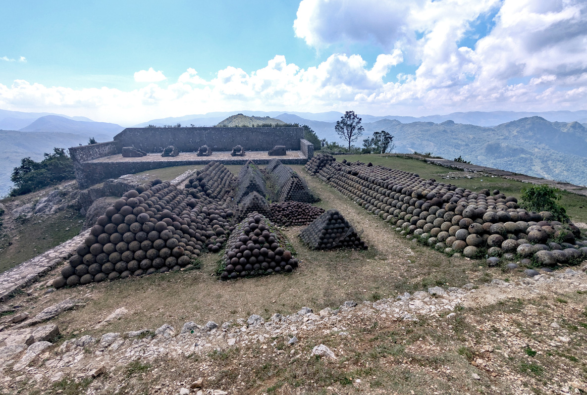 Citadelle Laferriere, Piles of cannonballs