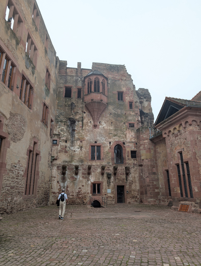 Heidelberg Castle, Castle courtyard