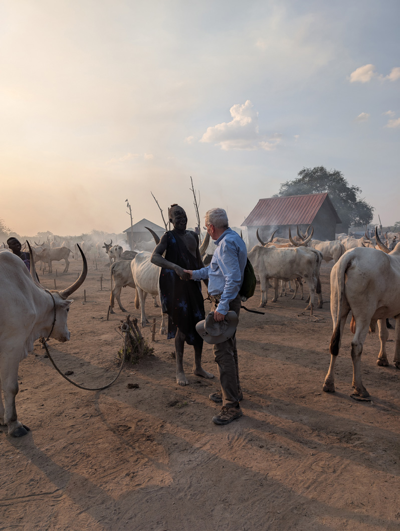 Mundari Cattle Camp, An unfriendly handshake