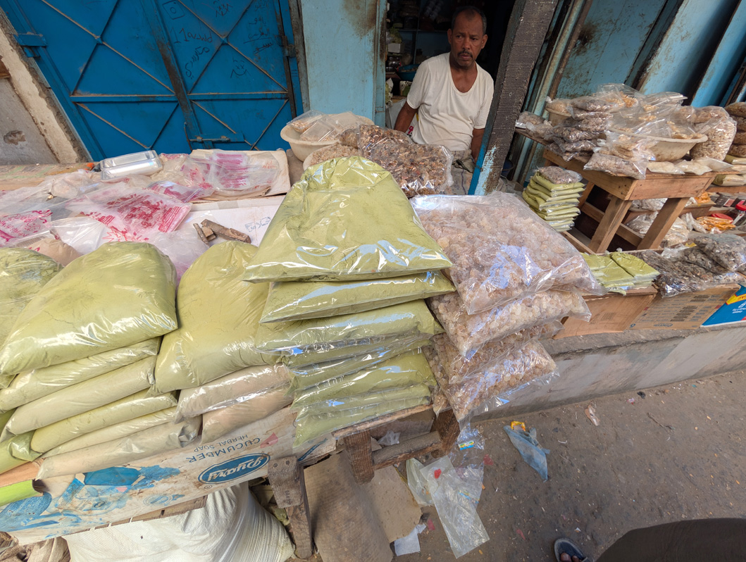 Port of Mukalla, Green henna & brown frankincense crystals