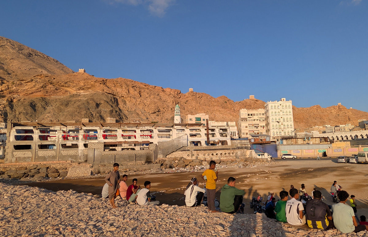 Port of Mukalla, Al Mukalla: Note forts on ridge