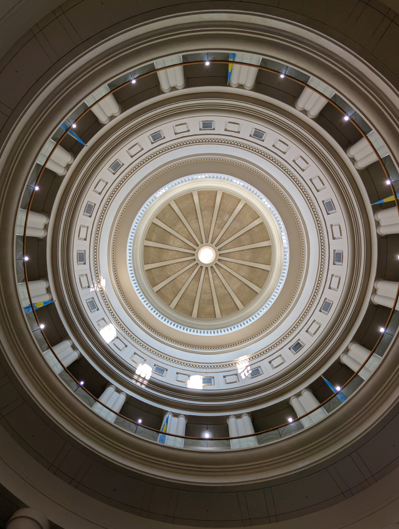 Palau Capitol, Looking up into the dome
