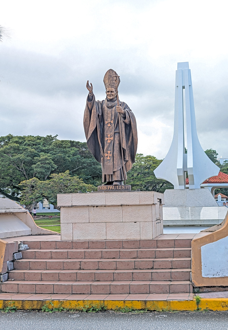 Guam: Hagåtña, Statue of John Paul II Sadly it no longer rotates